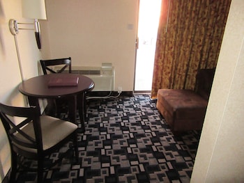 Standard Suite, 2 Queen Beds