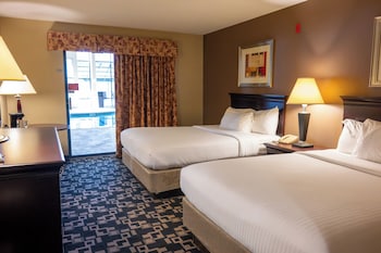 Standard Room, 2 Queen Beds, Non Smoking, Poolside