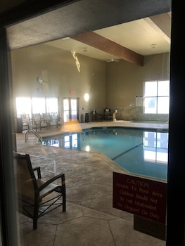 Standard Room, 1 King Bed, Poolside