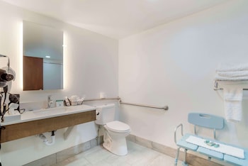 Standard Room, 1 King Bed, Bathtub