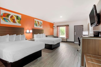 Suite, 1 Queen Bed, Smoking, Refrigerator & Microwave (with Single Sofabed)