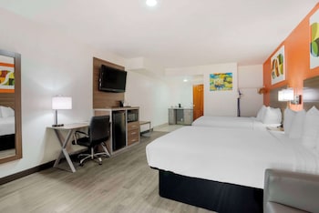 Standard Room, 2 Queen Beds, Non Smoking, Refrigerator & Microwave (with Sofabed)