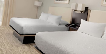 Room, 2 Queen Beds (Mobility/Hearing Accessible, Tub)