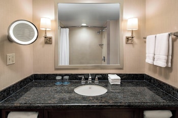Deluxe Room, 2 Queen Beds, City View
