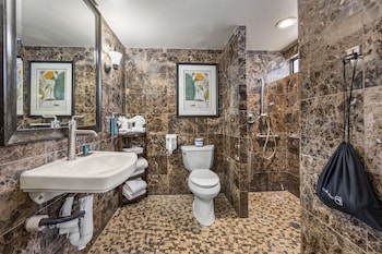 Room, 2 Queen Beds, Accessible, Non Smoking (Roll-In Shower)