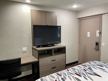 Standard Room, 1 King Bed, Non Smoking (Renovated)