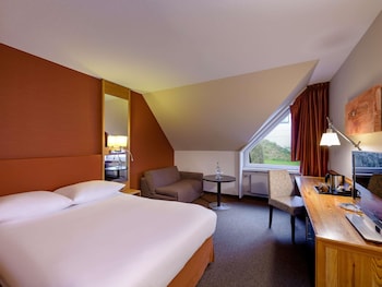 Standard Room, 1 Queen Bed