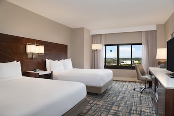 Deluxe Room, 2 Queen Beds, Mobility Accessible (Roll-In Shower)