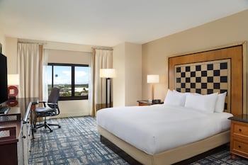 Room, 1 King Bed, Mobility Accessible (Bathtub)