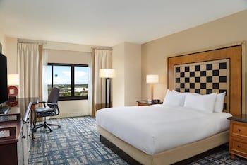 Room, 1 King Bed, Accessible, Bathtub (Disney Springs View)