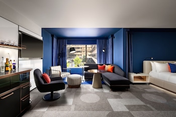 Studio Suite, 1 King Bed, Courtyard View