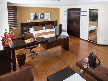 Deluxe Suite, 1 King Bed