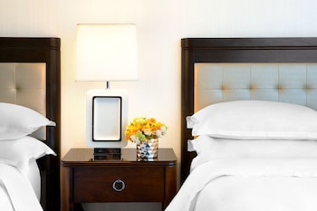 Room, 2 Double Beds (Low Floor)