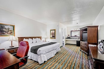Standard Room, 1 King Bed, Non Smoking, Refrigerator & Microwave