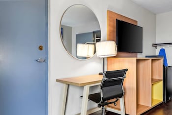 Standard Room, 1 King Bed, Accessible