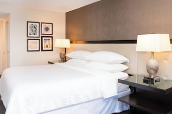 Room, 1 King Bed (Balcony)