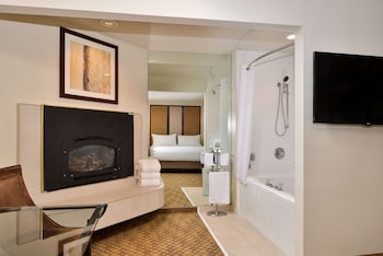 Standard Room, 1 King Bed, Non Smoking, Jetted Tub