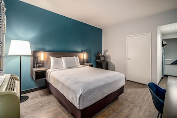 Standard Suite, 1 King Bed, Non Smoking