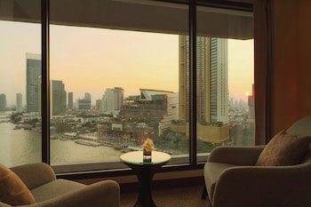 Executive Suite, 1 King Bed, River View