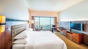 Deluxe Room, 1 King Bed, River View
