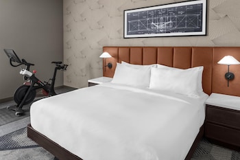 Room, 1 King Bed (Peloton)