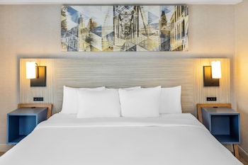 Suite, 1 King Bed with Sofa bed, Non Smoking