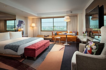 Premier Room, 1 King Bed, Non Smoking