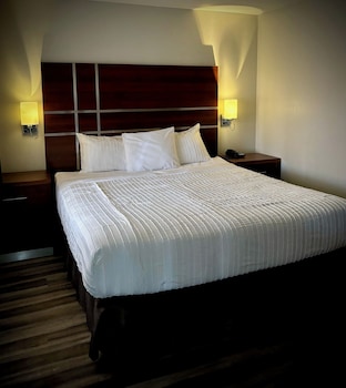 Suite, 1 King Bed, Non Smoking