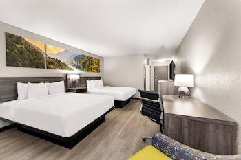 Room, 2 Queen Beds, Non Smoking, Balcony