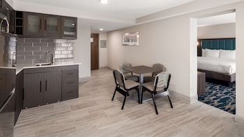 Suite, 2 Queen Beds, Non Smoking, Kitchenette