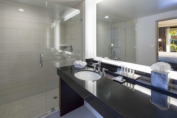 Suite, 1 King Bed, Microwave, Poolside