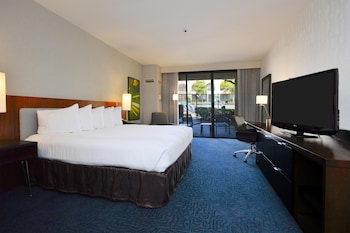 Room, 1 King Bed, Balcony, Pool View