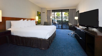Room, 1 King Bed, Balcony, Pool View