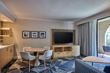 Junior Suite, 1 King Bed with Sofa bed, Microwave