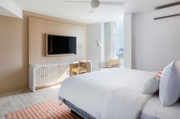 Suite, 1 King Bed with Sofa bed, Oceanfront