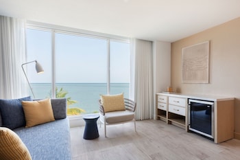 Junior Suite, 1 King Bed with Sofa bed, Oceanfront
