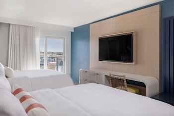 Room, 2 Queen Beds, Marina View