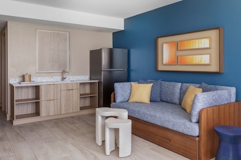 Suite, 1 King Bed with Sofa bed, Balcony, Oceanfront