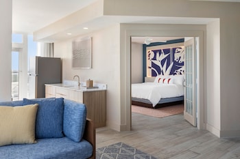 Suite, 1 King Bed with Sofa bed, Oceanfront