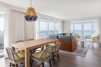Suite, 1 Double Bed, Balcony, Oceanfront