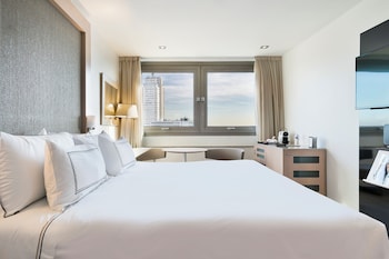 The Level Room City View