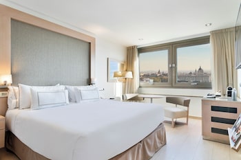 The Level Room City View
