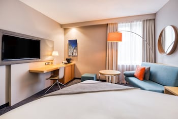 Standard Room, 1 Queen Bed, City View