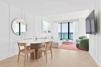 Oceanfront 2 Bedroom, Suite, Bedroom 1: 1 King, Bedroom 2: 1 Queen, Corner room, Balcony