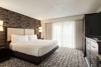 Suite, 1 King Bed with Sofa bed, Balcony