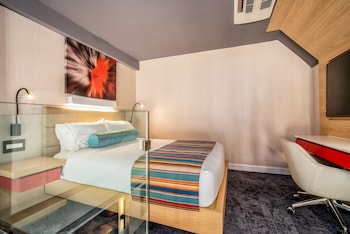 Loft, 1 Queen Bed (Olympic)