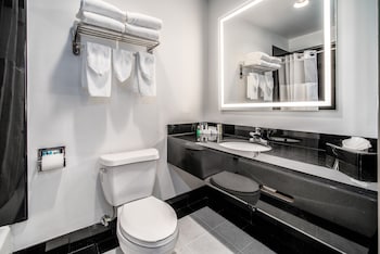 Loft, 1 Queen Bed (Off Olympic)
