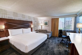 Deluxe Room, 1 Queen Bed, Hearing Accessible, Microwave (Hearing)