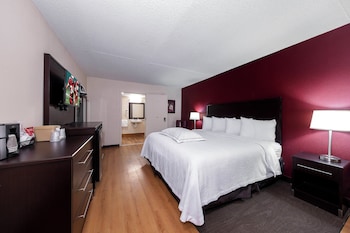 Deluxe Room, 1 King Bed, Accessible (Smoke Free)
