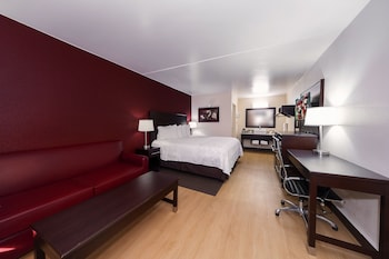 Suite, 1 King Bed (Smoke Free)
